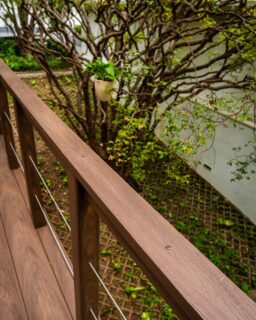 Sofisticação e segurança
Segurança que valoriza o seu projeto!

Os guarda corpos da Star Deck unem design contemporâneo, materiais de alto padrão e uma instalação feita por especialistas.
Mais do que proteção, é estética, durabilidade e acabamento impecável.

👉 Fale com nosso time e leve seu projeto para outro nível.
www.stardeck.com.br

#StarDeck #GuardaCorpo #AltoPadrao #Arquitetura #DesignExterno #InstalacaoEspecializada #AcabamentoPremium #SegurancaComEstilo