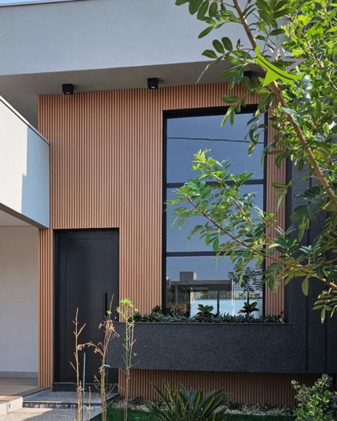 A primeira impressão começa pela fachada.

Em projetos de alto padrão, cada elemento precisa unir estética, desempenho e personalidade.

A madeira ecológica Star Deck cria fachadas marcantes, trazendo o aconchego e a sofisticação da madeira para projetos residenciais e corporativos.

Mais do que revestir: é valorizar a arquitetura.

👉 Inspire-se e encontre a solução ideal para o seu projeto em www.stardeck.com.br

#StarDeck #MadeiraEcológica #Fachada #AltoPadrão #Arquitetura #DesignArquitetônico #ArquiteturaContemporânea #MadeiraPlástica