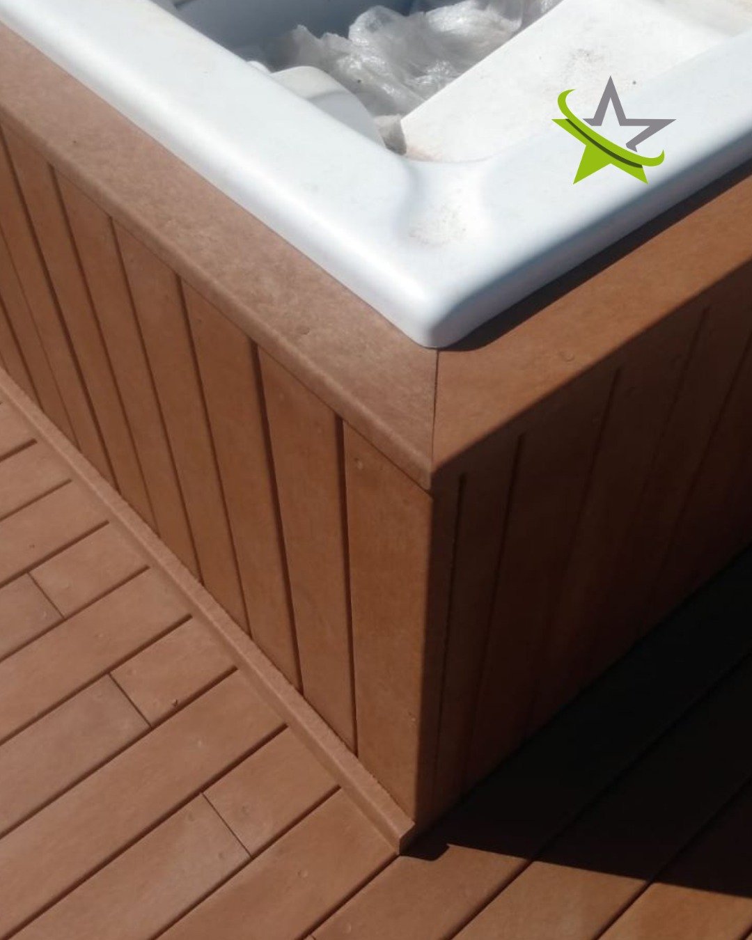 Mais do que um deck, uma extensão do seu ambiente. 

A madeira maciça Star Deck proporciona personalidade, elegância e aconchego, valorizando áreas externas e projetos residenciais e comerciais.

Design natural.
Alto padrão.
Acabamento que faz diferença.

👉 Descubra nossas opções em www.stardeck.com.br

#StarDeck #DeckDeMadeira #MadeiraMaciça #Design #Arquitetura #Paisagismo