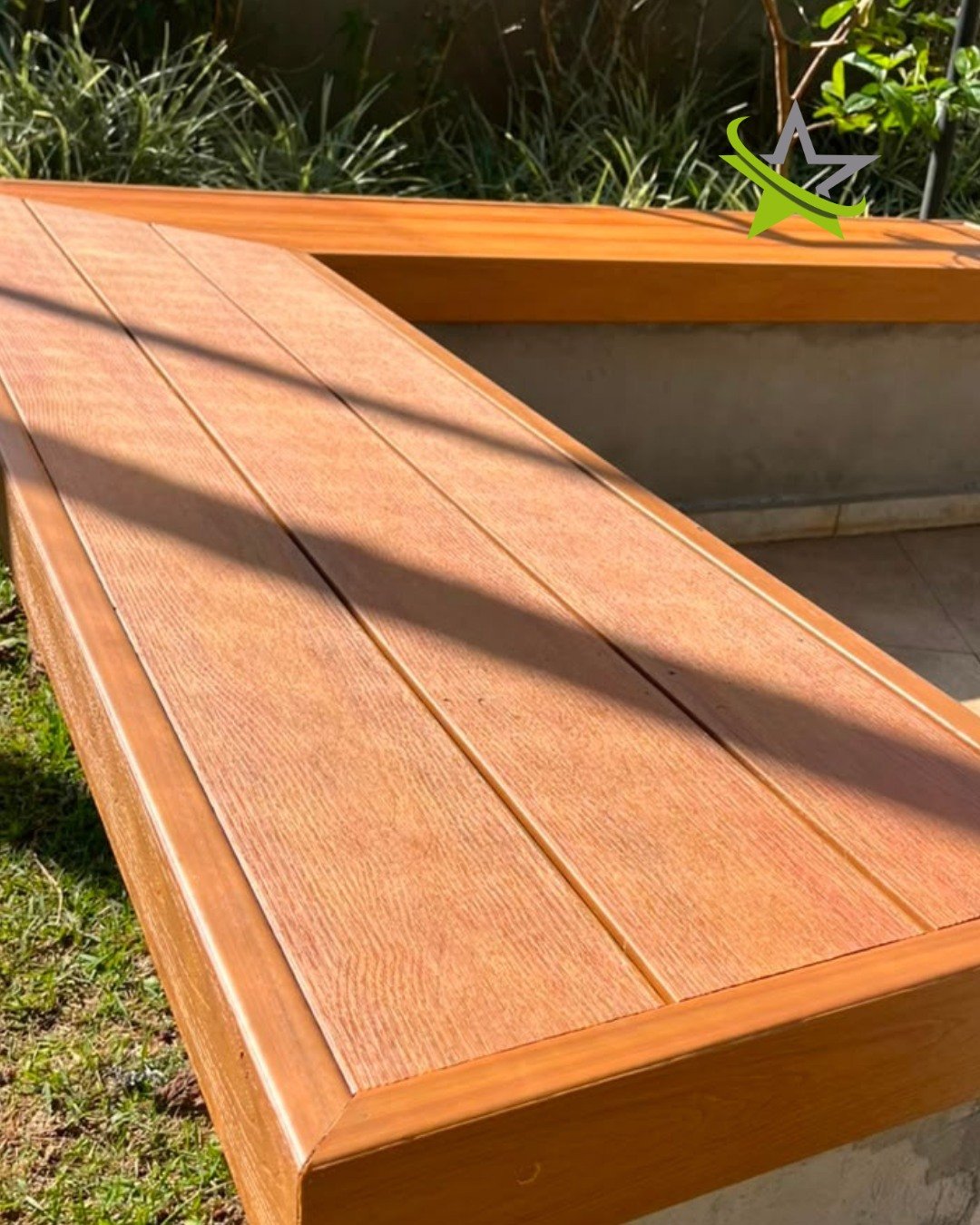Funcionalidade que também faz parte do design. 

O revestimento em Madeira Plástica Star Deck transforma o banco em um elemento de destaque, trazendo personalidade, durabilidade e praticidade para o ambiente.

Seu projeto merece soluções que unem estética e desempenho.
👉 Conheça: www.stardeck.com.br

#StarDeck #MadeiraPlástica #MadeiraEcológica #Arquitetura #Paisagismo