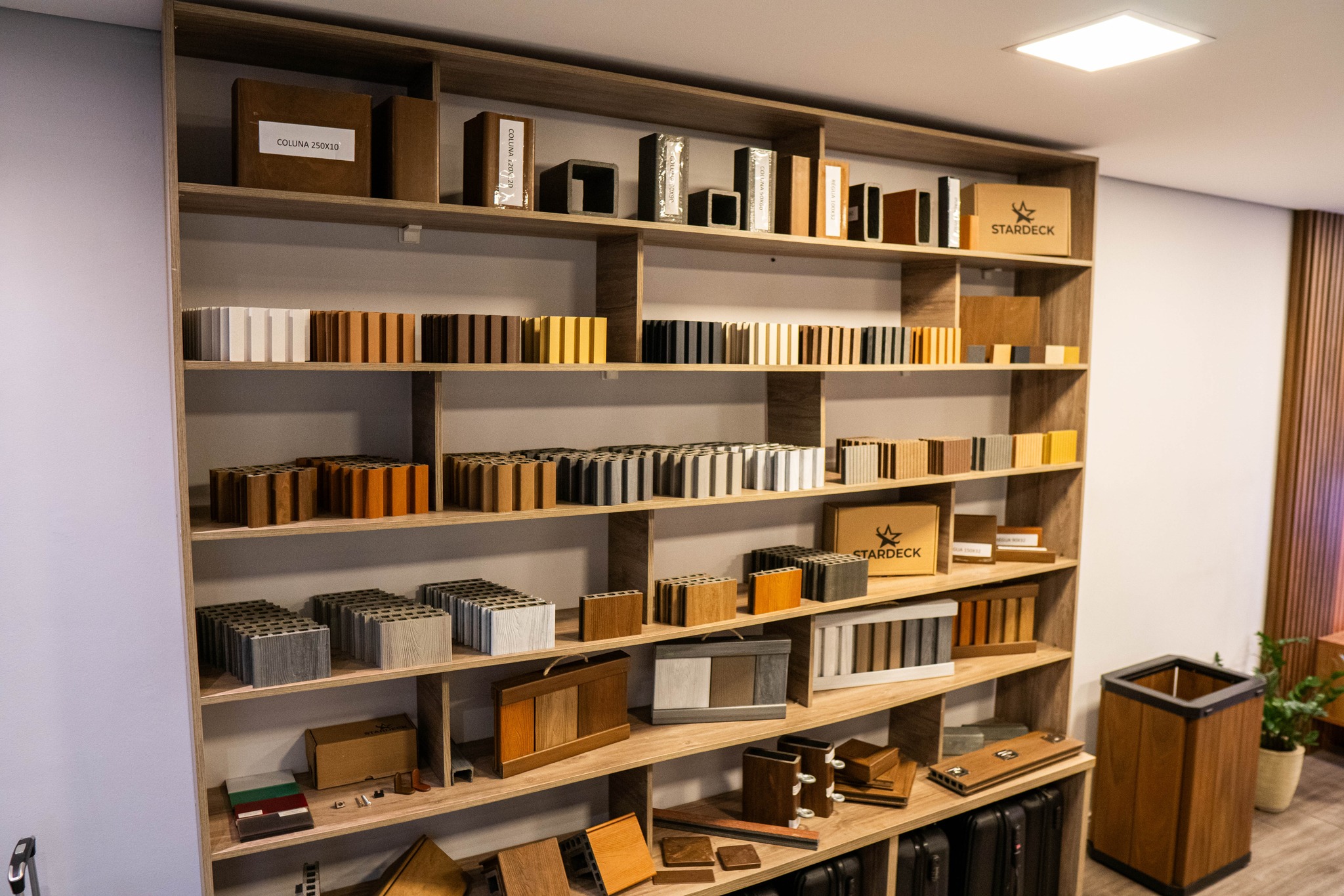 Seu próximo projeto começa aqui.

Visite o showroom da Star Deck e conheça de perto nossos produtos, acabamentos e aplicações reais que fazem a diferença no resultado final.

📍 Av. Getúlio Vargas, 1315 – Baeta Neves – São Bernardo do Campo/SP

👉 Entre em contato e agende um horário com nossa equipe.

#StarDeck #Experiência #Showroom #Arquitetura #Design #ConstruçãoCivil