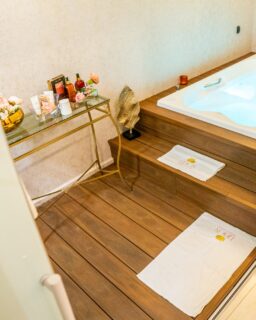 Mais do que criar um ambiente, criamos uma experiência.

Em parceria com o Ligon Resort & SPA, a Star Deck transformou uma área molhada em um espaço exclusivo de relaxamento e bem-estar, com banheira de hidromassagem, ducha completa e acabamentos que unem sofisticação, conforto e durabilidade.

Um ambiente pensado para proporcionar momentos únicos, desde o Dia da Noiva até experiências de autocuidado para quem busca renovar as energias.

Na Star Deck, transformamos projetos em experiências memoráveis.

#StarDeck #LigonResort #Spa #MadeiraEcológica #Arquitetura #DesignDeInteriores #BemEstar #AltoPadrão #ÁreaMolhada #Hospitalidade