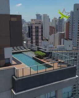 Quando a arquitetura encontra o topo do mundo.

Esse projeto no rooftop é a prova de que não existem limites para um design audacioso. Transformamos a cobertura deste edifício em um verdadeiro refúgio nas alturas, combinando o piso com a nossa linha de Madeira Ecológica Star Deck.

Uma obra grandiosa que une engenharia de precisão, conforto térmico e um acabamento impecável — mantendo a estética nobre da madeira, mas com resistência total ao sol, ventos fortes e intempéries do topo da cidade.

 Projeto executado com excelência e suporte técnico do nosso time de engenharia.

Quer transformar a cobertura do seu espaço? Fale com nossos consultores via direct.

#StarDeck #ArquiteturaDeLuxo #RooftopDesign #MadeiraEcológica #DeckEmCobertura #DesignDeInteriores #ProjetosAudaciosos #EngenhariaEArquitetura